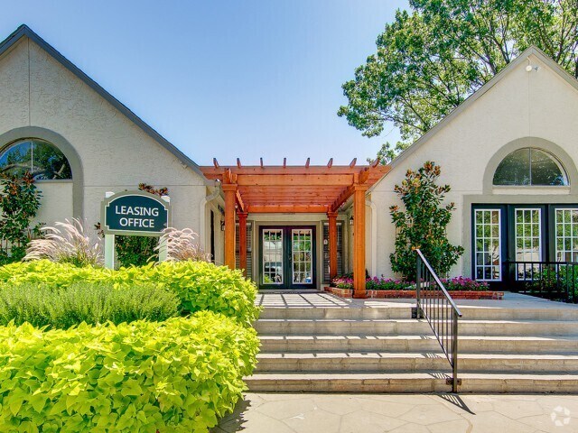 Leasing Office - Three60 North Apartments