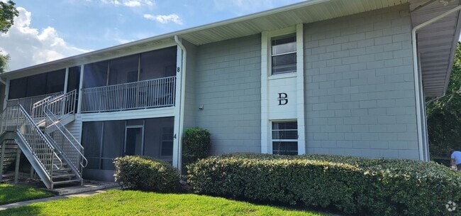 Building Photo - SANFORD: 2nd Floor Condo Sandlewood Villas Unit B8