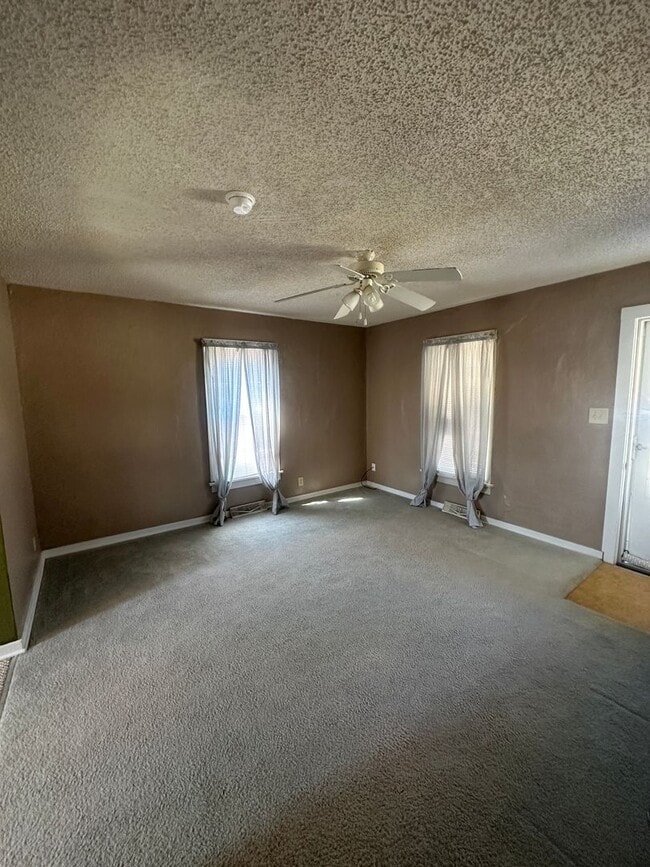 Photo - 208 NE 9th St