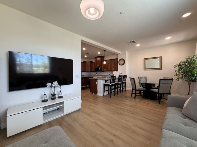 8013 City View Pl