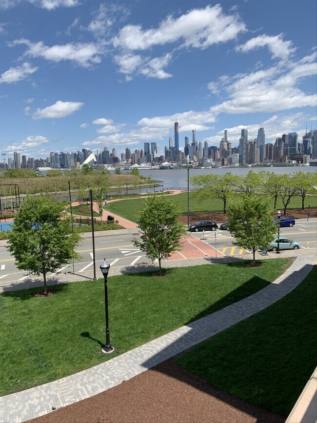 Avenue at Port Imperial, Weehawken, NJ 070... Condo Unit 550 Condo