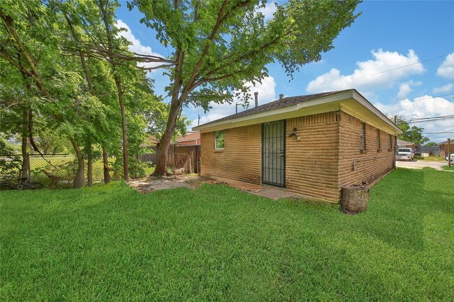 Photo - 2310 Kabee St