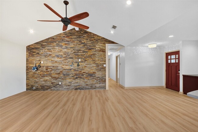 Building Photo - 3208 Woodstone Dr