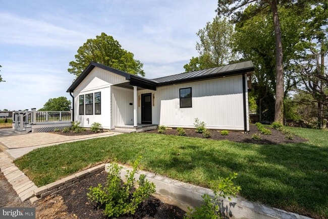 Building Photo - 7475 Ocean Gateway Rental