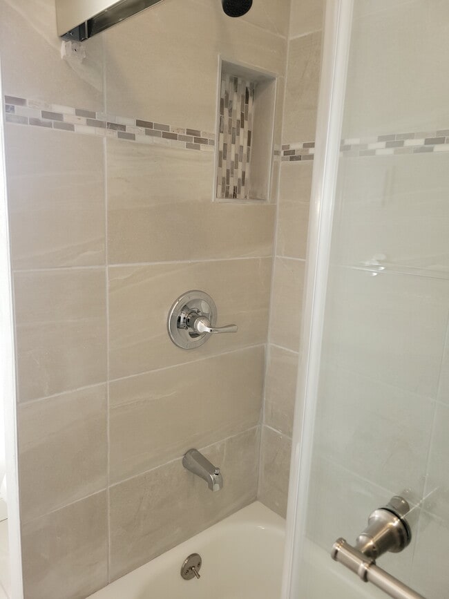 Photo - 292 Robinson St