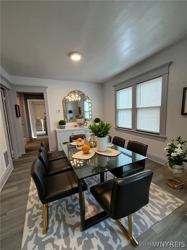 Photo - 61 Baxter St