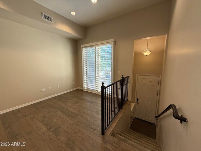 Photo - 421 W 6th St