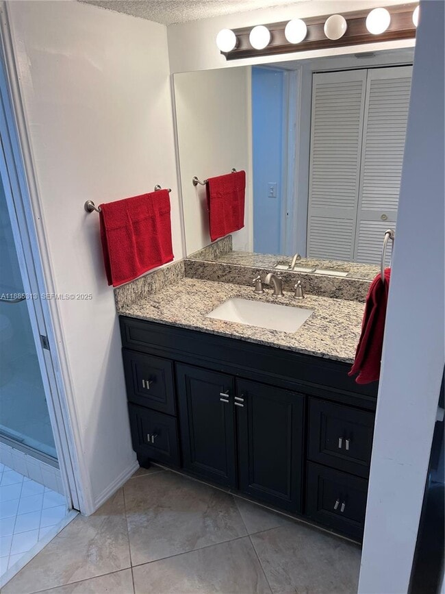 Photo - 12550 SW 15th St Unidad 307E