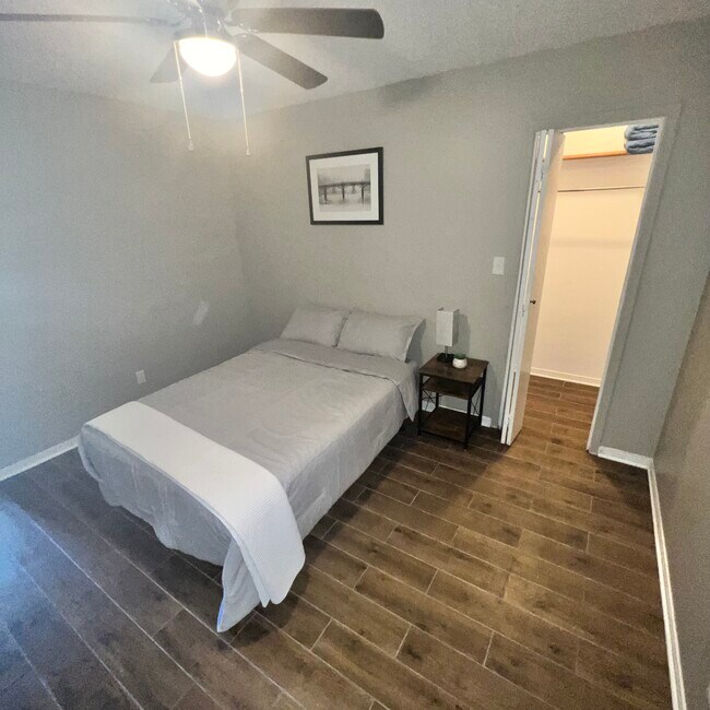 Photo - 1060 W Saint Alban Ave