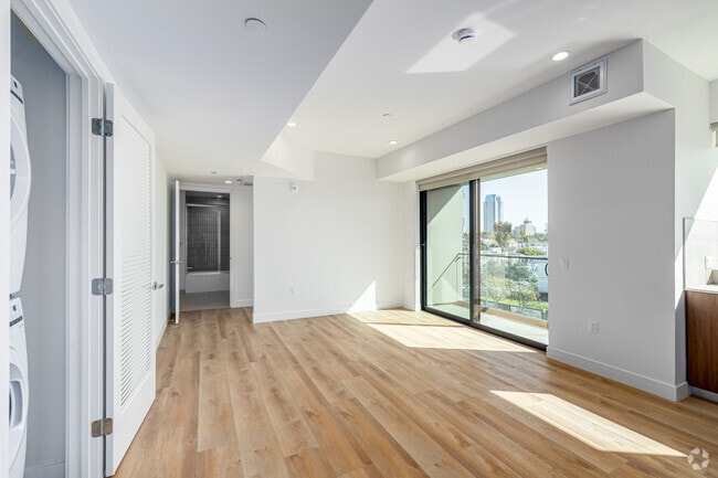 2BR, 2BA - 854SF - Living Room