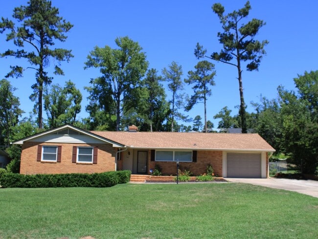 Photo - 3 Bedroom 2 bath W/ Bonus In Hammond Hills