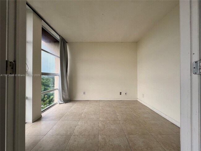 Photo - 2101 Atlantic Shores Blvd Unit 518