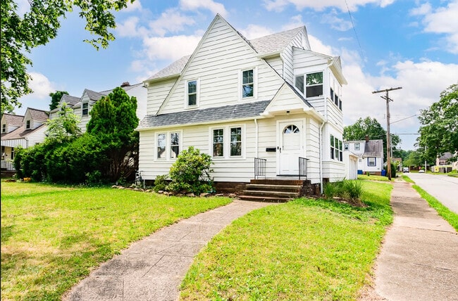 Photo - 17613 Glenshire Ave