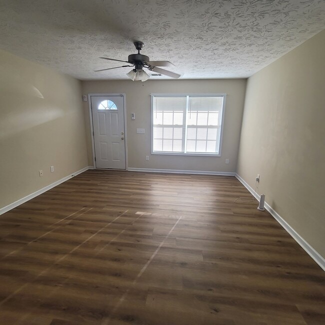 Photo - 815 Mill Pond Dr