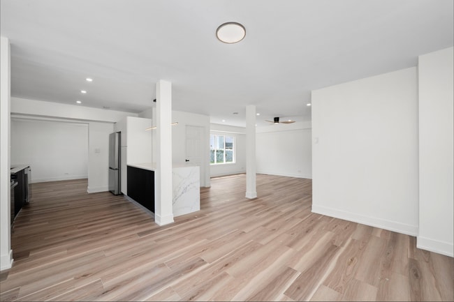 Photo - 16030 University Ave