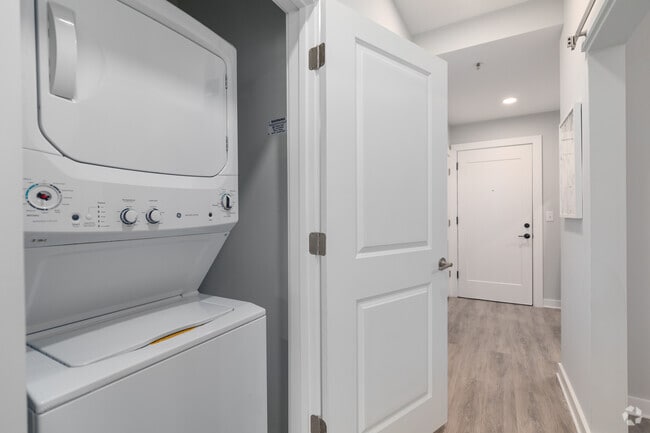 1BR, 1BA - 624SF In-Unit Laundry