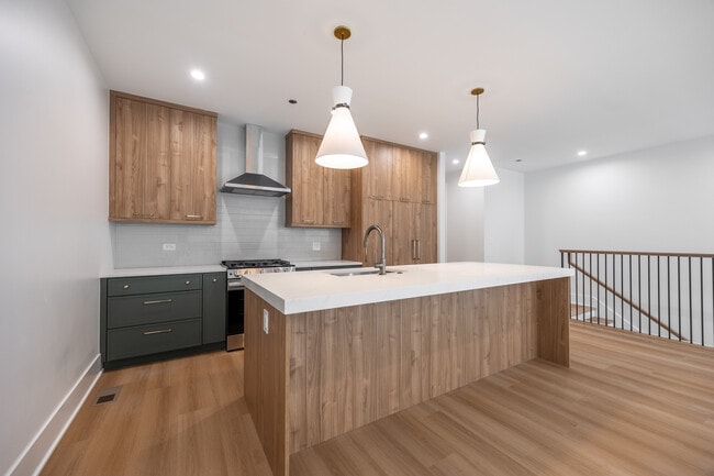 Photo - 1610 W Grand Ave