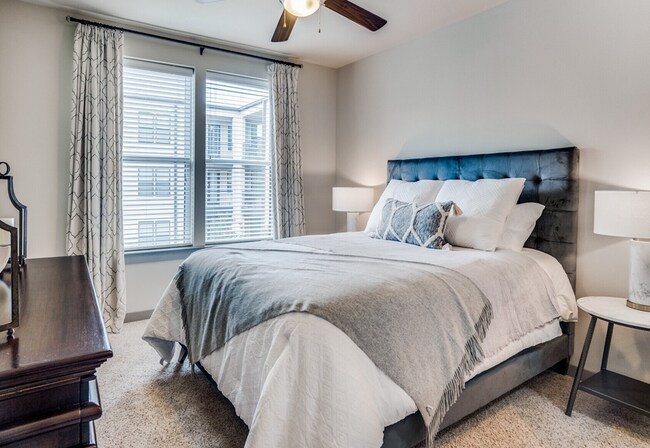 Photo - 926 E 15th St Unit 2504