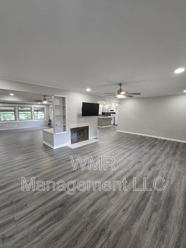 Photo - 420 Downey Pl
