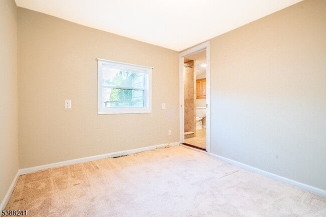 Photo - 354 Maxim Dr