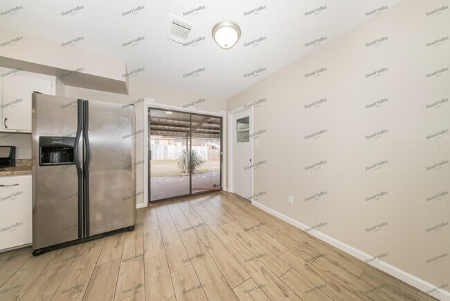 Photo - 1329 McGregor Dr