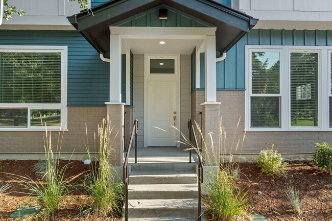 Photo - 350 North Apartments