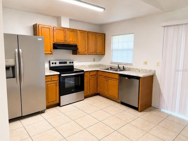 Photo - 587 Imperial Pl
