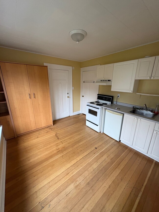 Photo - 1037 Southgate St Unit 5