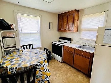 Photo - 1604 E 9th St