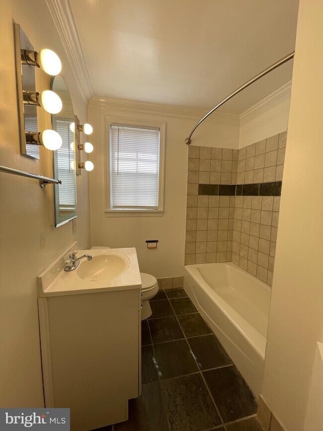 Charming 2 Bedroom Near Potomac River Condo Condo for Rent in