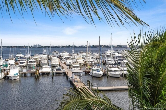 Building Photo - 715 NW Flagler Ave Unit 202