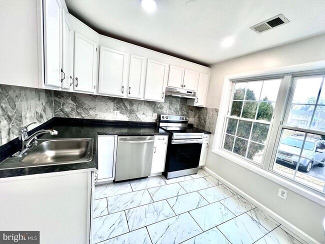 Photo - 1338 Redbud Ct
