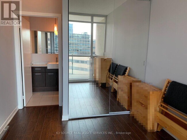 Photo - 770 Bay St.