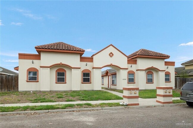 1800 W Bronze St Unit 1