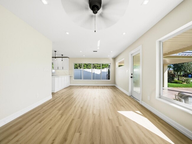 Photo - 4751 NE 4th Ave