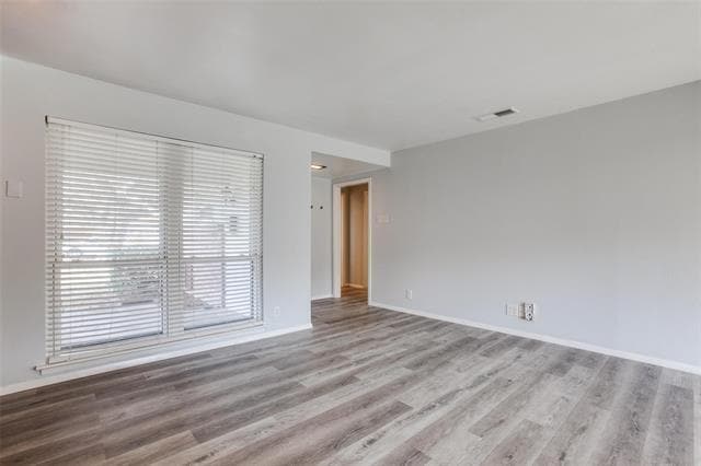 Photo - 823 Wisteria Way