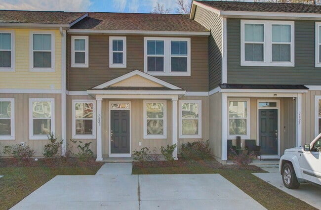 Building Photo - 7821 Montview Rd