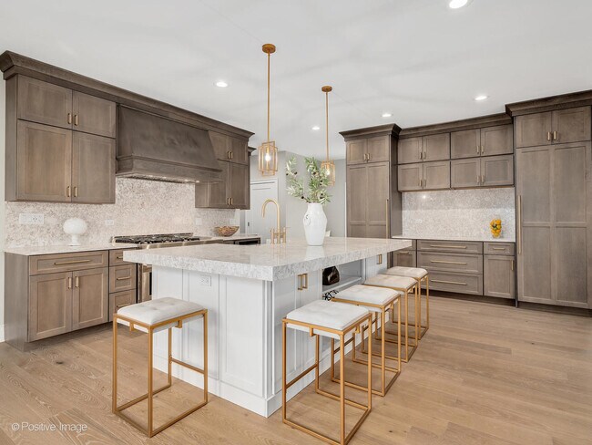 Photo - 608 W 55th St