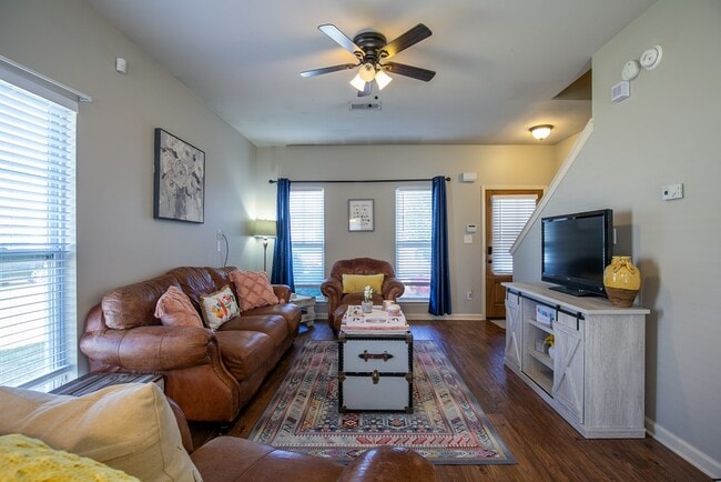 Photo - 104 Saucer Ln