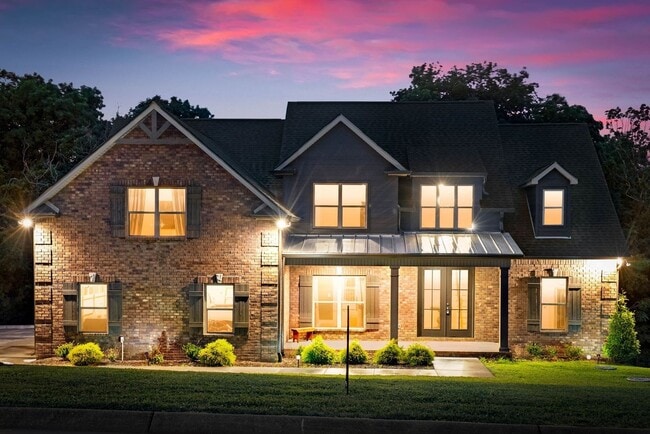 Photo - Stunner West of Nashville