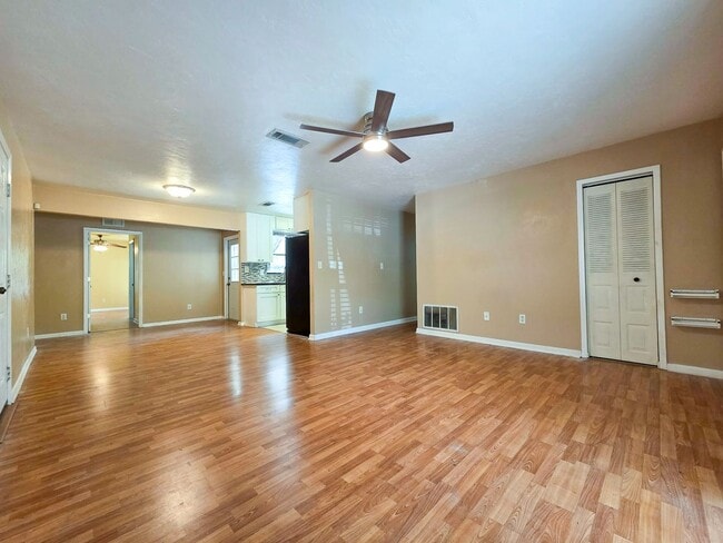 Photo - Beautiful 3/2 in Springtree