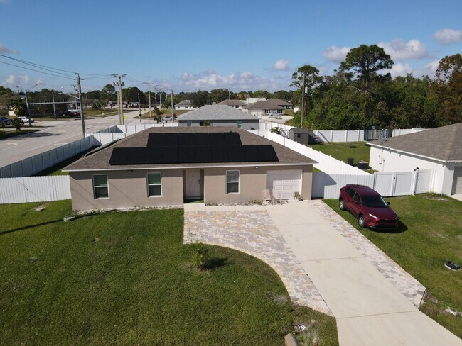Photo - 402 NE Mainsail St