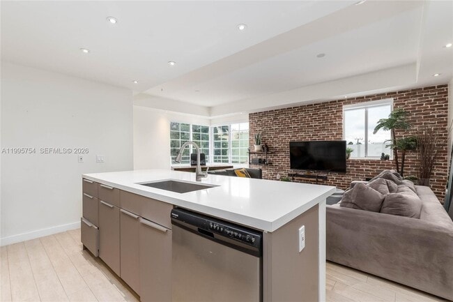 Photo - 820 Euclid Ave Unidad 305