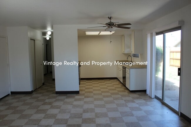 Photo - Back On The Rental Market 3 Bedroom Duplex!!!