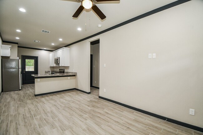 Photo - 7802 Dandy St