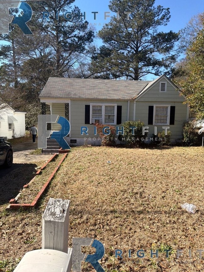 Building Photo - Newly Renovated House in Columbus