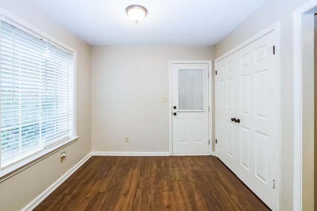 Photo - 250 Cross Point Cove