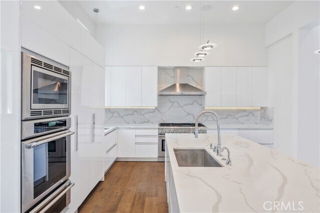 Photo - 332 Avenue E