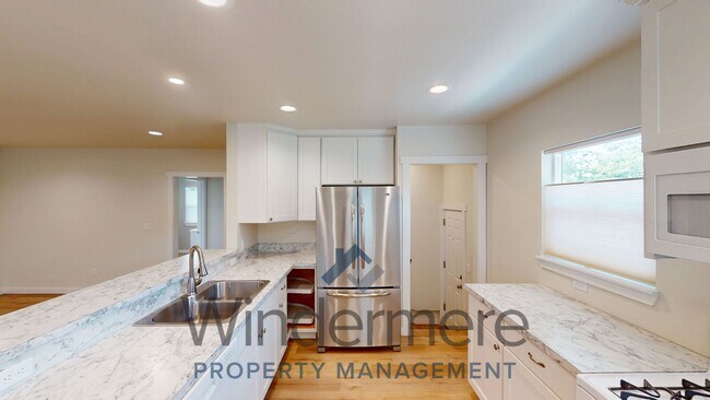 Photo - 834/836 Whitman Unit 834