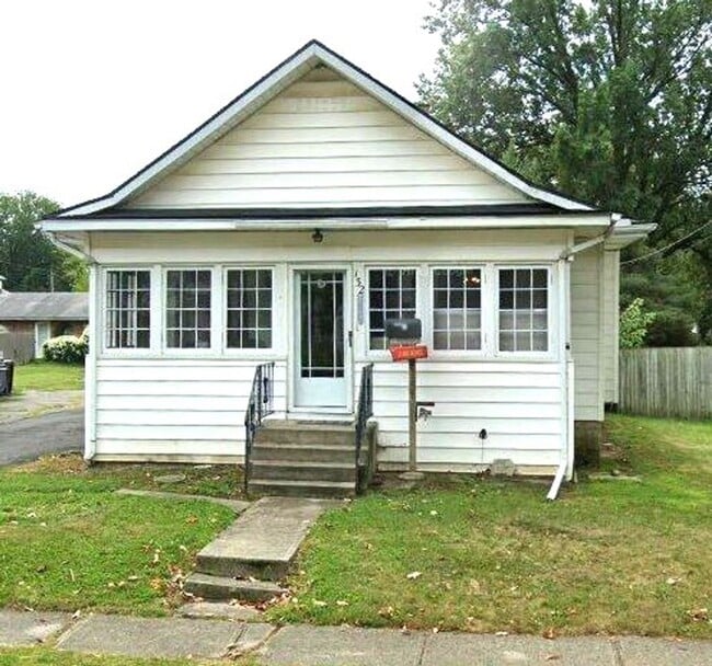 Building Photo - 3 bed 1 bath Home